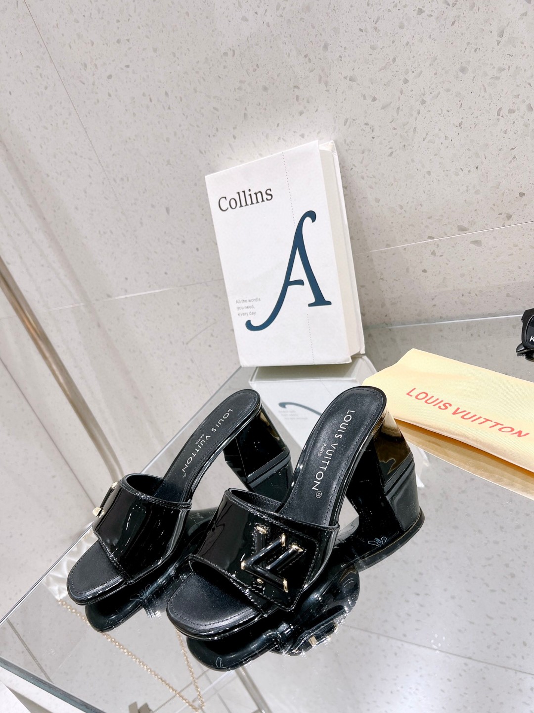 L0vis Vvtt0n Shake Mule Black For Women