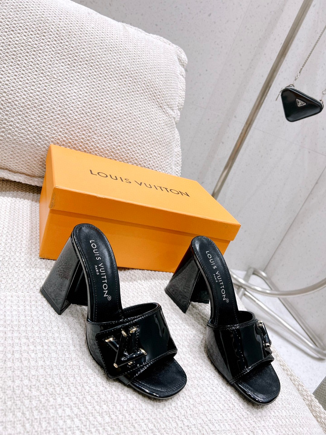 L0vis Vvtt0n Shake Mule Black For Women