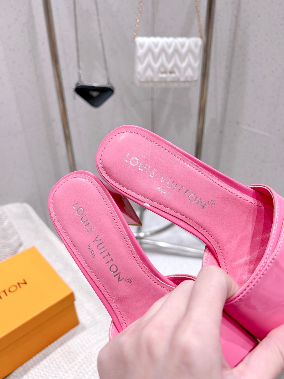 L0vis Vvtt0n Shake Mule Pink For Women