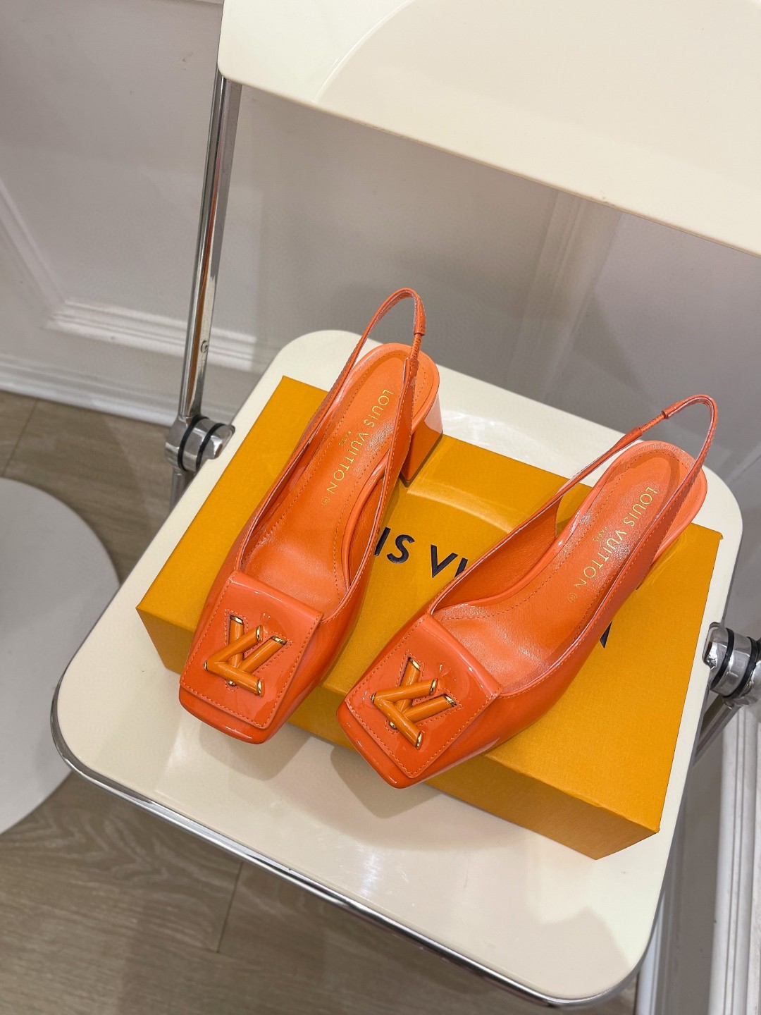 L0vis Vvtt0n Shake Slingback Pump Orange For Women