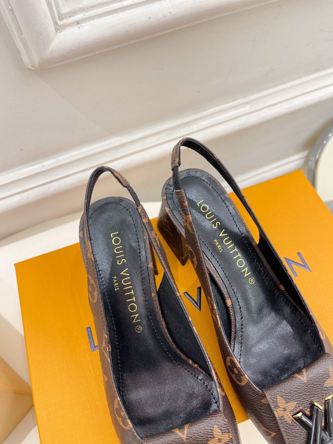 L0vis Vvtt0n Shake Slingback Pump Brown For Women