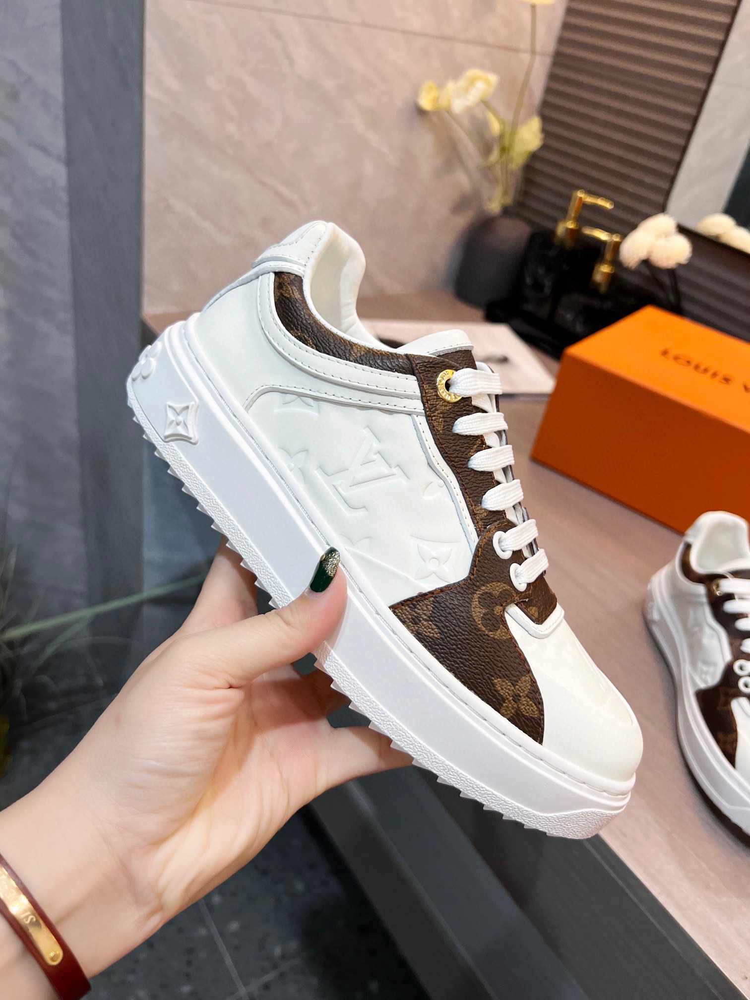 L0vis Vvtt0n Women’s Boombox Sneaker Brown For Women LV