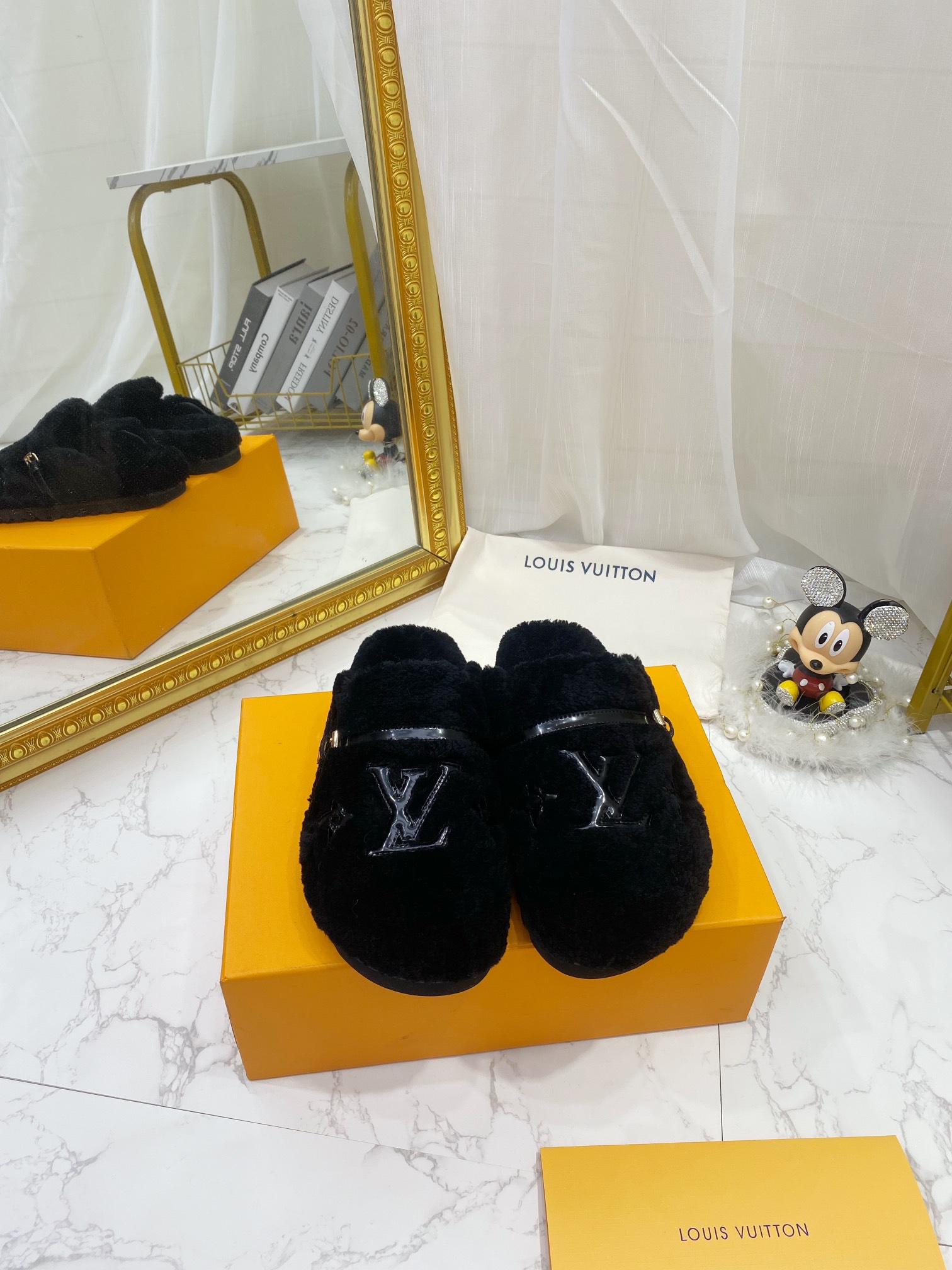 L0vis Vvtt0n Women’s Winterbreak Flat Comfort Mule Dark Blue For Women LV