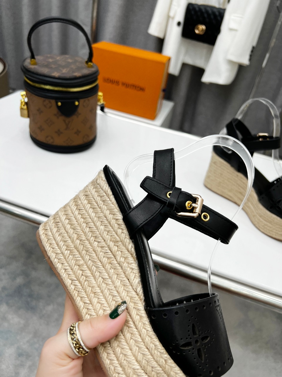 L0vis Vvtt0n Women’s Starboard Wedge Sandal Black For Women LV