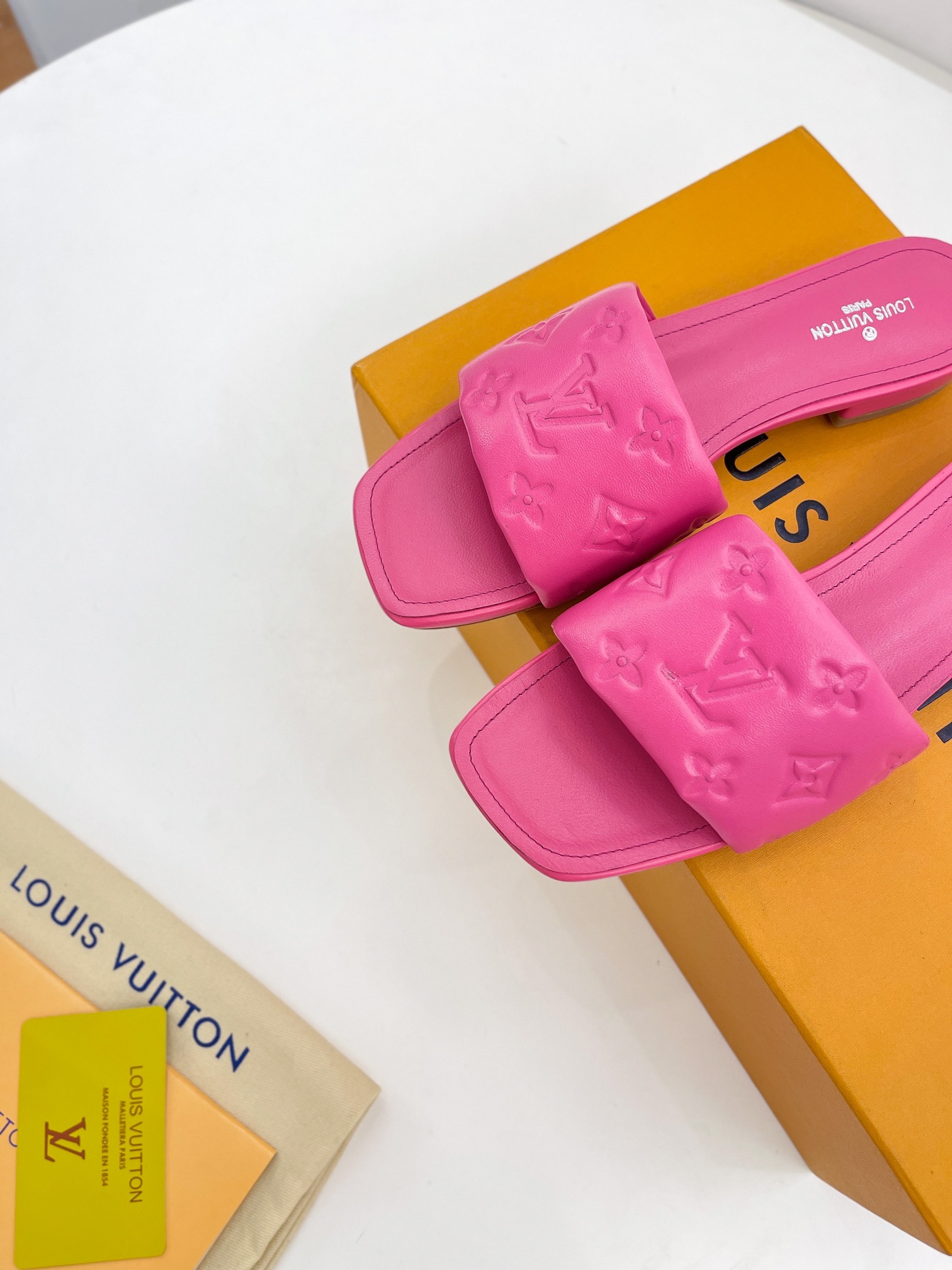 L0vis Vvtt0n Women’s Revival Flat Mule Pink For Women LV 1A9PAX