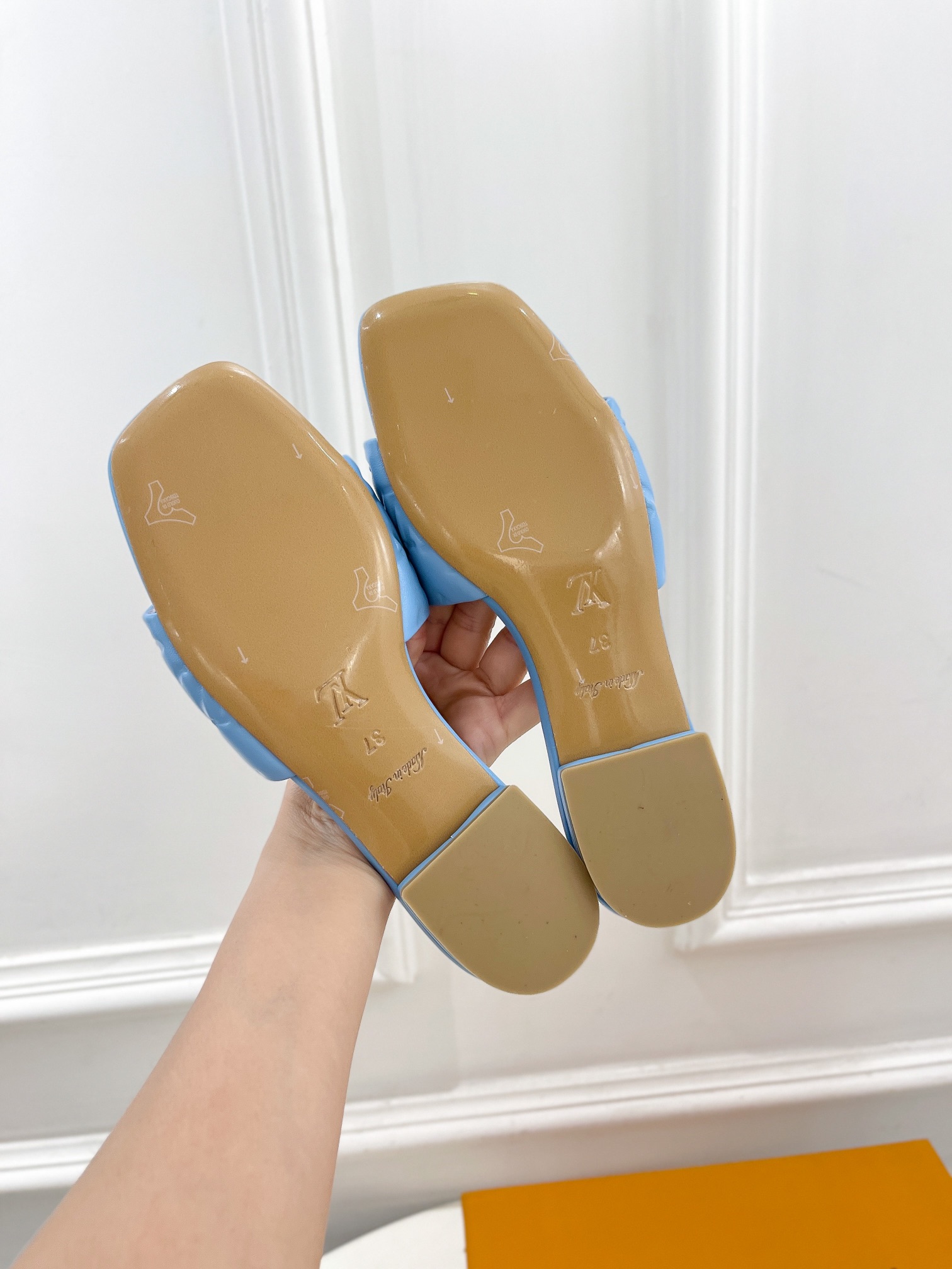 L0vis Vvtt0n Women’s Revival Flat Mule Light Blue For Women LV 1A9P7D