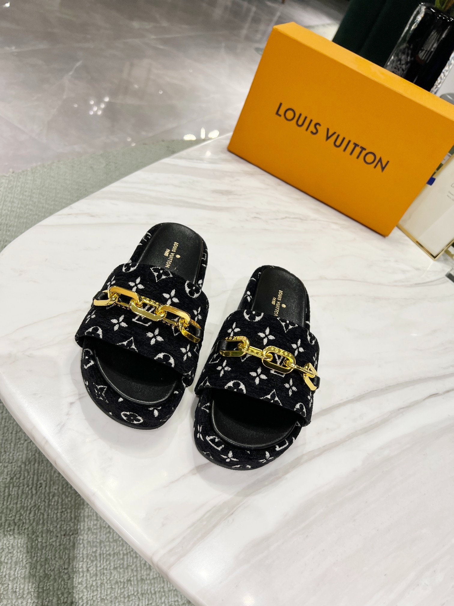 L0vis Vvtt0n Jumbo Flatform Mule Black For Women LV