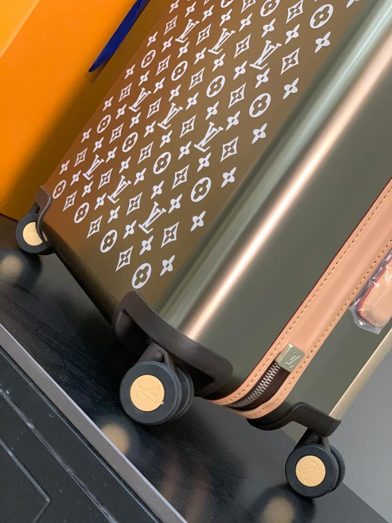 L0vis Vvtt0n Horizon 55 Suitcase Moss Green 21.7in/55cm