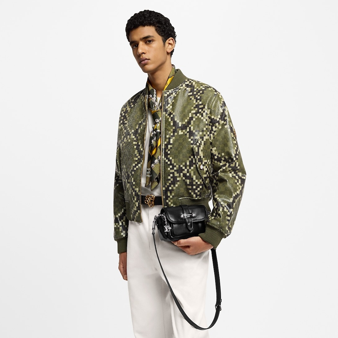 L0vis Vvtt0n Cargo Wearable Wallet Black For Men 23cm/9.1in – M13989