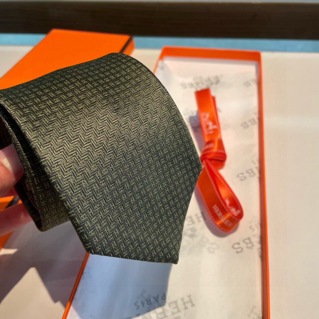 H**me5 Elegent Green Silk Tie For Men