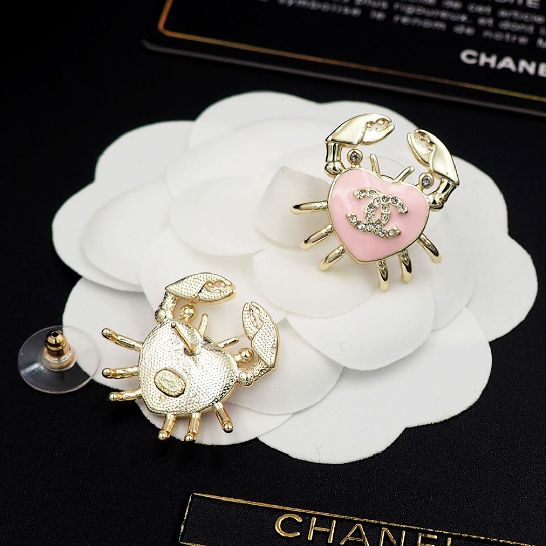 Ch**el Crab Heart Pink Earring Gold – Toned For Women