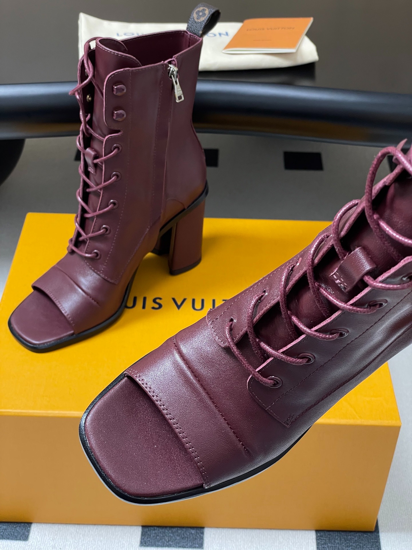 L0vis Vvtt0n Berlin Open Toe Ankle Boots Bordeaux Red For Women 1AICLT