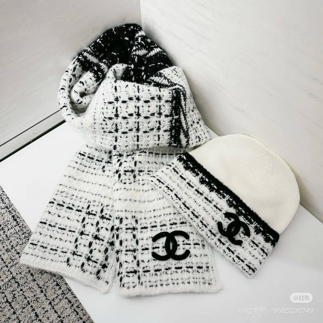 Ch**el Scarf And Beanie Set In Black/White For Women