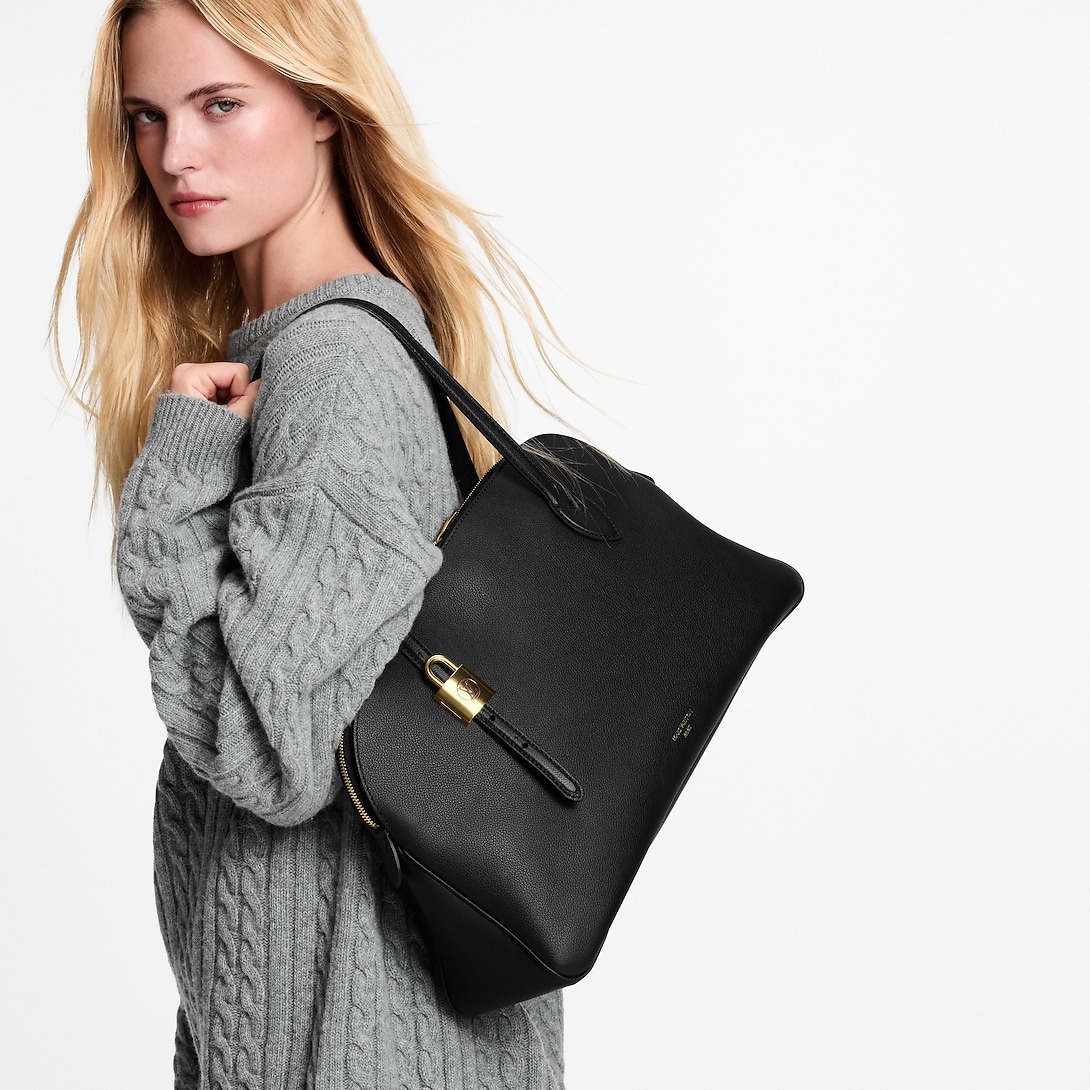 L0vis Vvtt0n Low Key Duffle Tote Black For Women 17.1in/43cm M26257