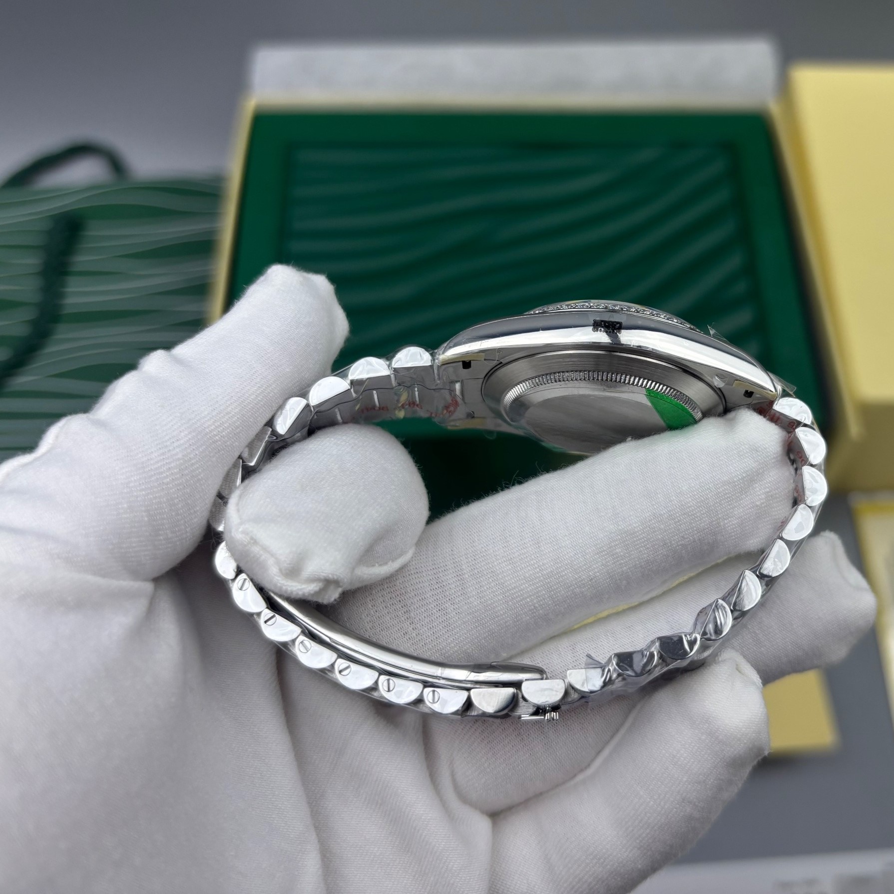 R01ex Day-Date 40 Watch Silver Toned Olive Green Dial 40mm For Men M228396TBR-0020