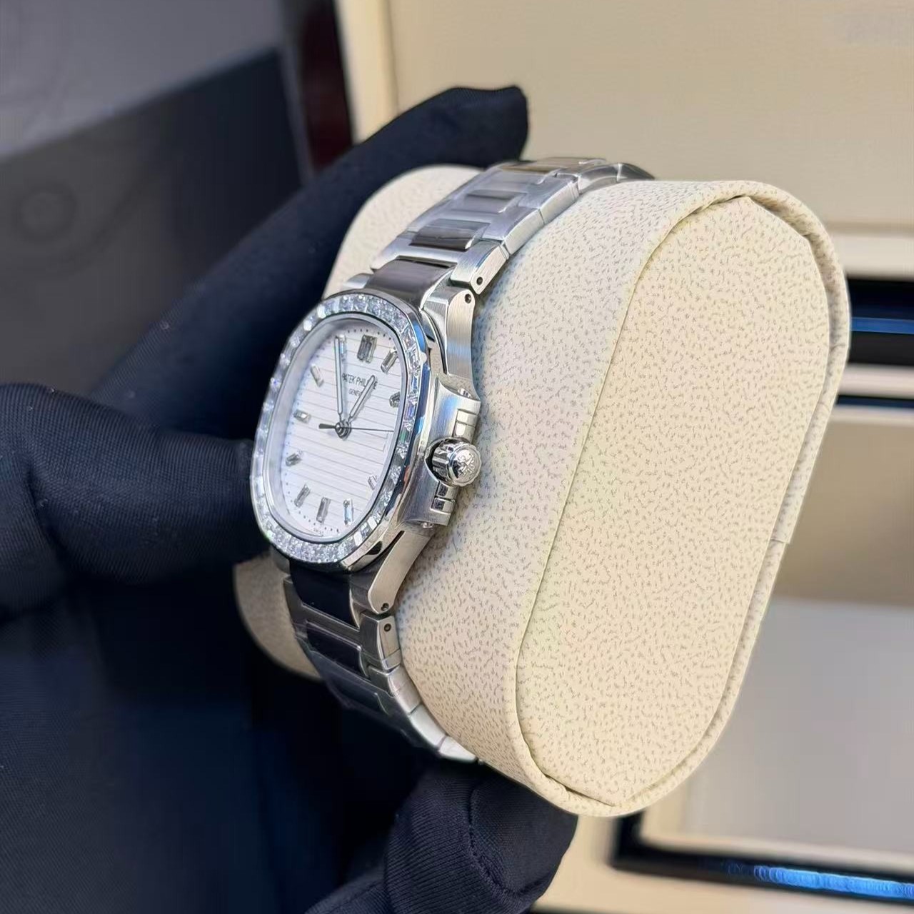 Pat*k Phi1i*pe Nautilus Watch Silver Toned White Dial 35mm For Men