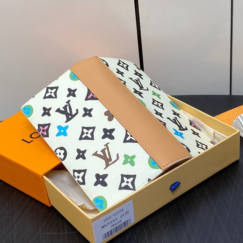 L0vis Vvtt0n Brazza Wallet Cream For Women 3.9 Inches/ 10 Cm M83335