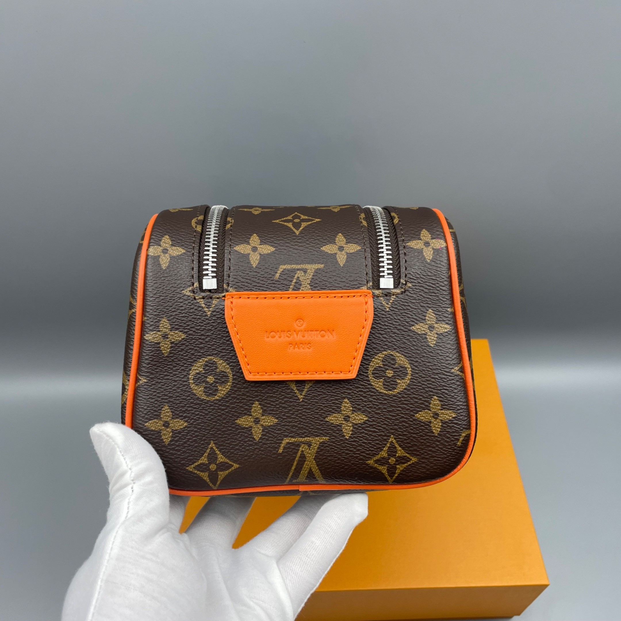 L0vis Vvtt0n Dopp Kit Toiletry Bag Orange 11in/28cm M46765