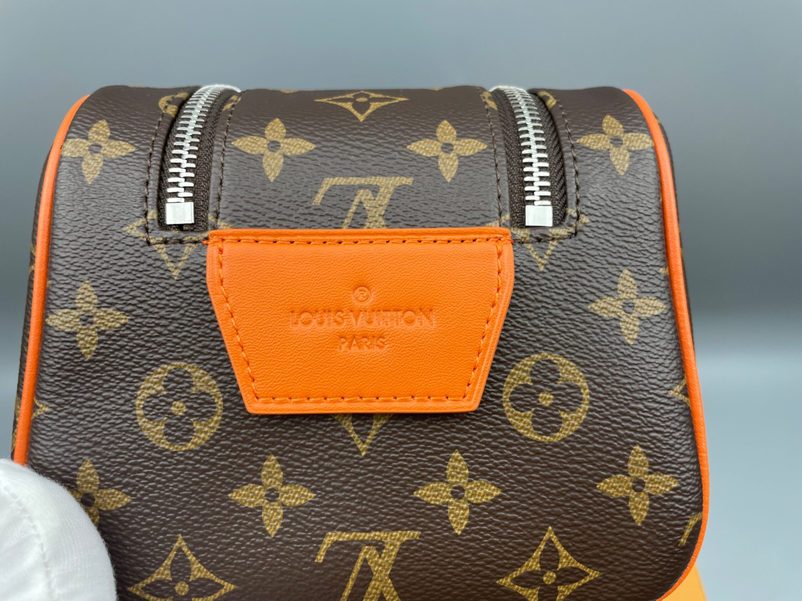 L0vis Vvtt0n Dopp Kit Toiletry Bag Orange 11in/28cm M46765