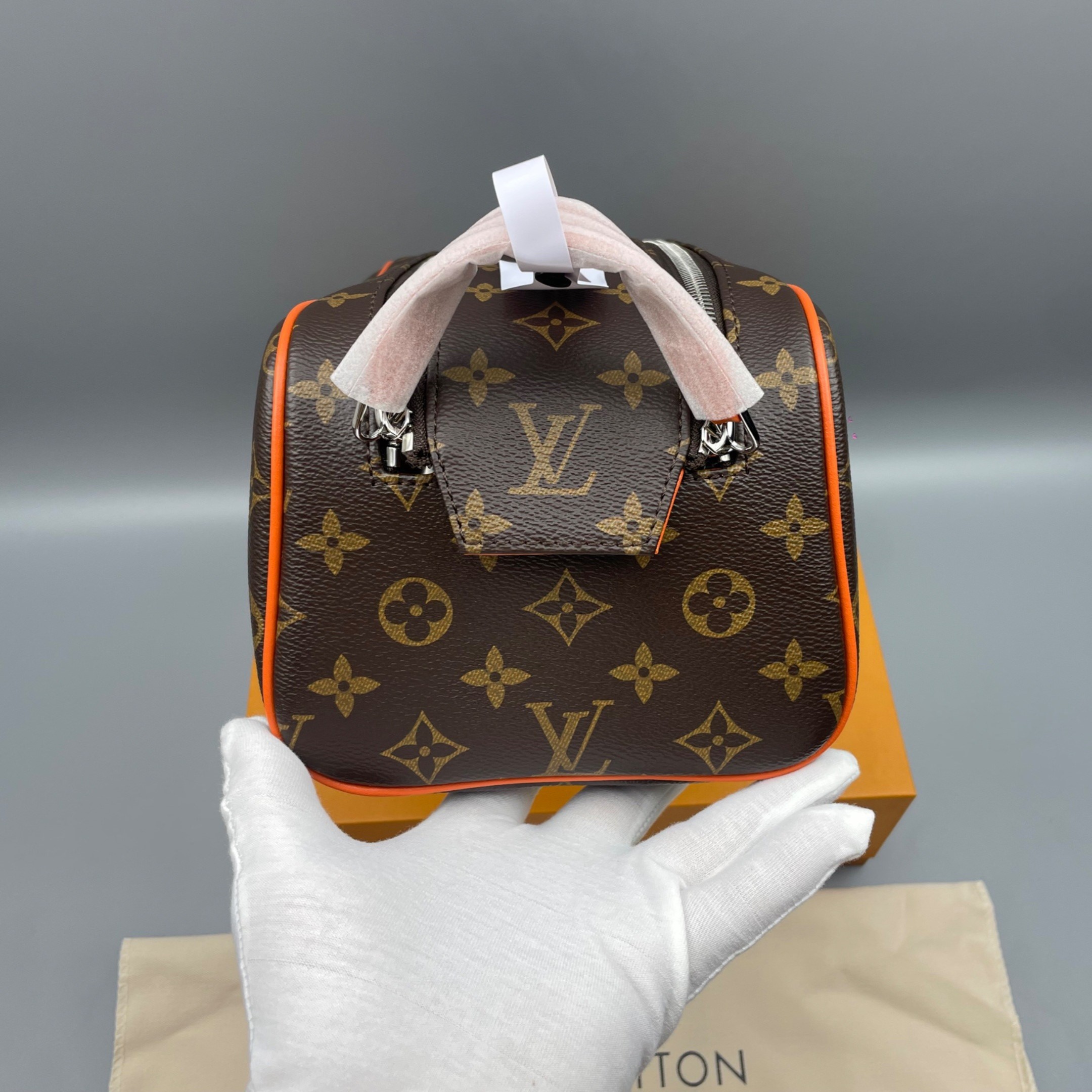 L0vis Vvtt0n Dopp Kit Toiletry Bag Orange 11in/28cm M46765