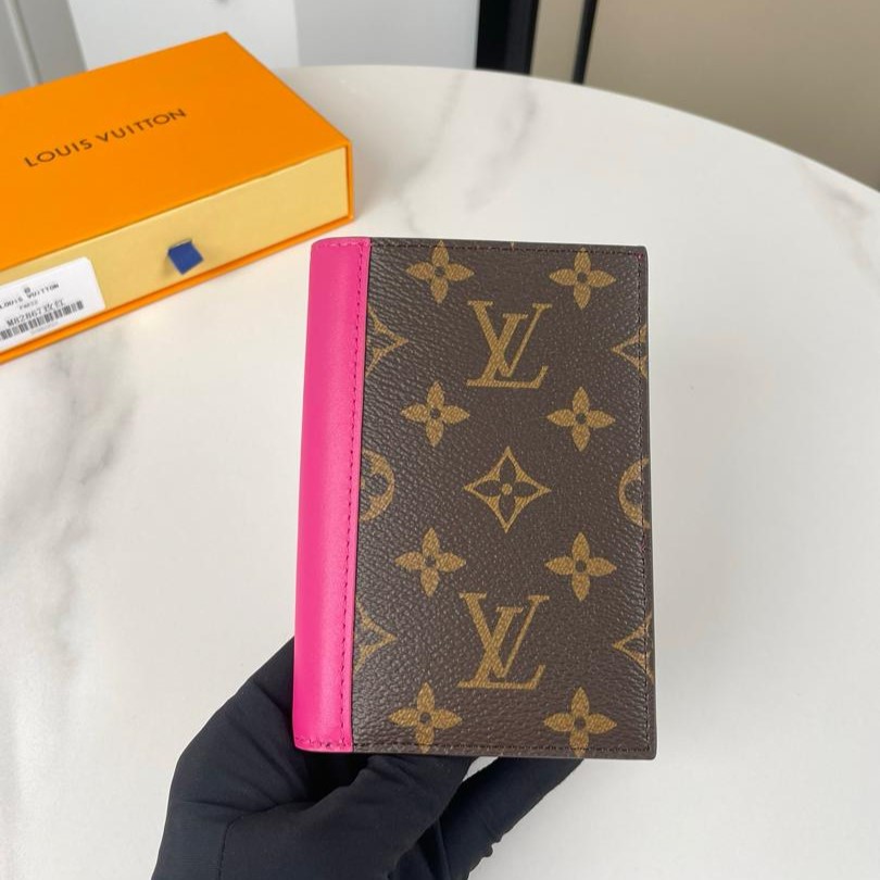 L0vis Vvtt0n Passport Cover Wallet Pink For Men 5.5in/14cm M82866