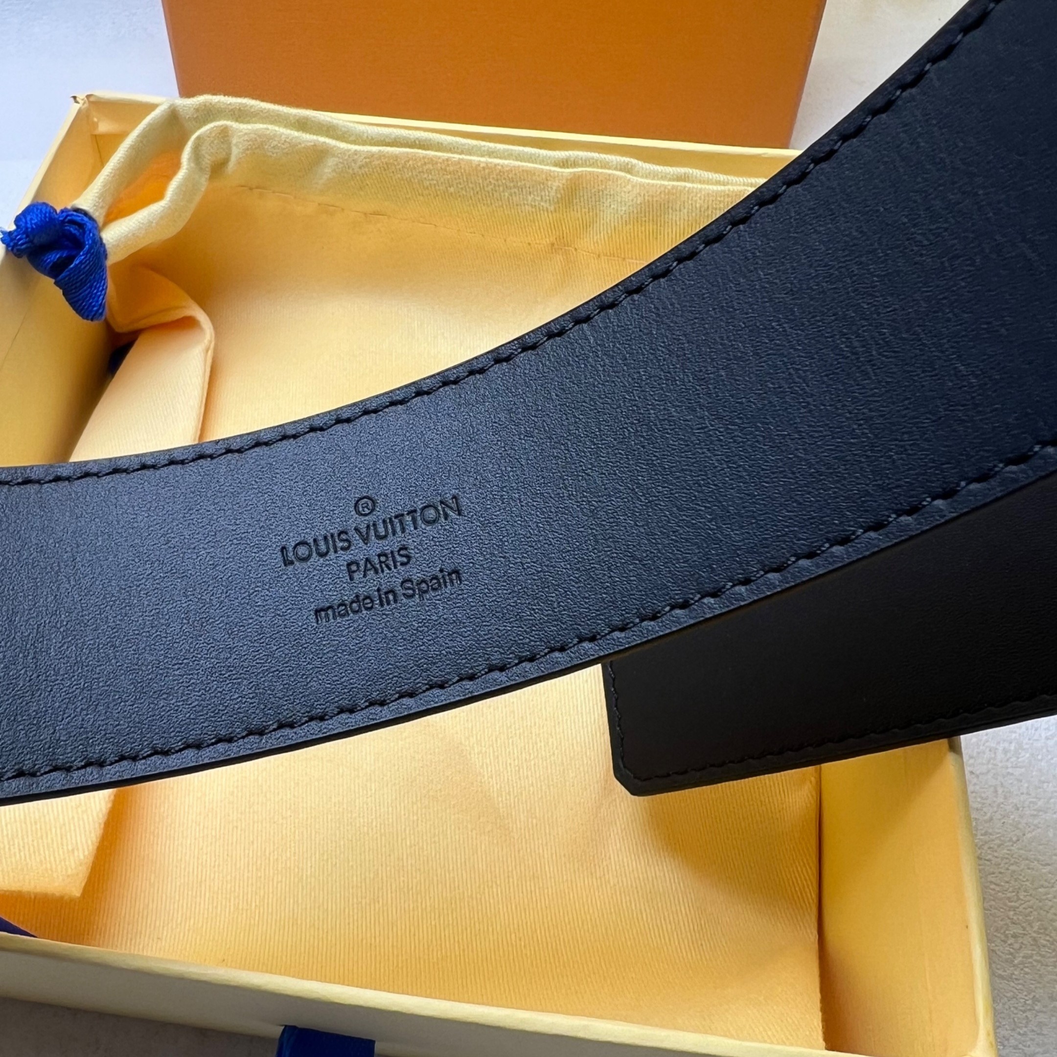 L0vis Vvtt0n Initiales Reversible LV Belt with Gold Toned Hardware