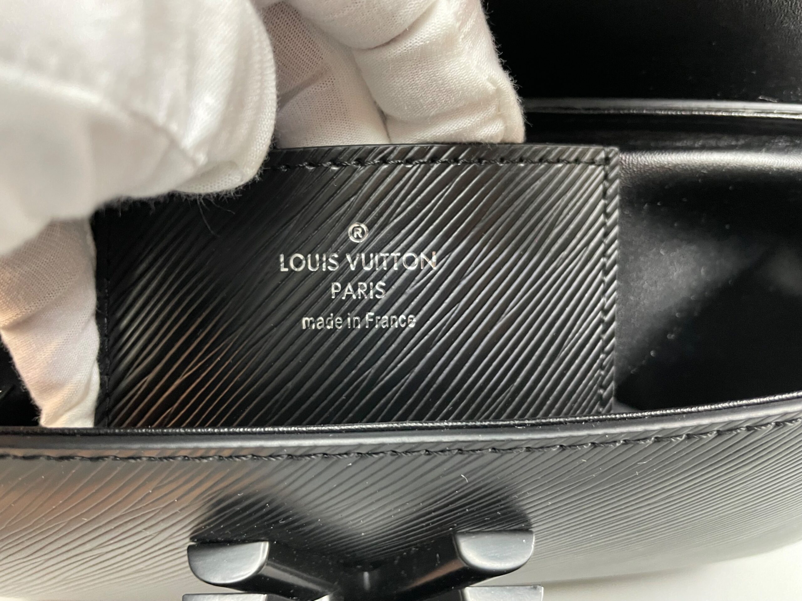 L0vis Vvtt0n Twist West Black For Women 24cm/9.3in – M25336