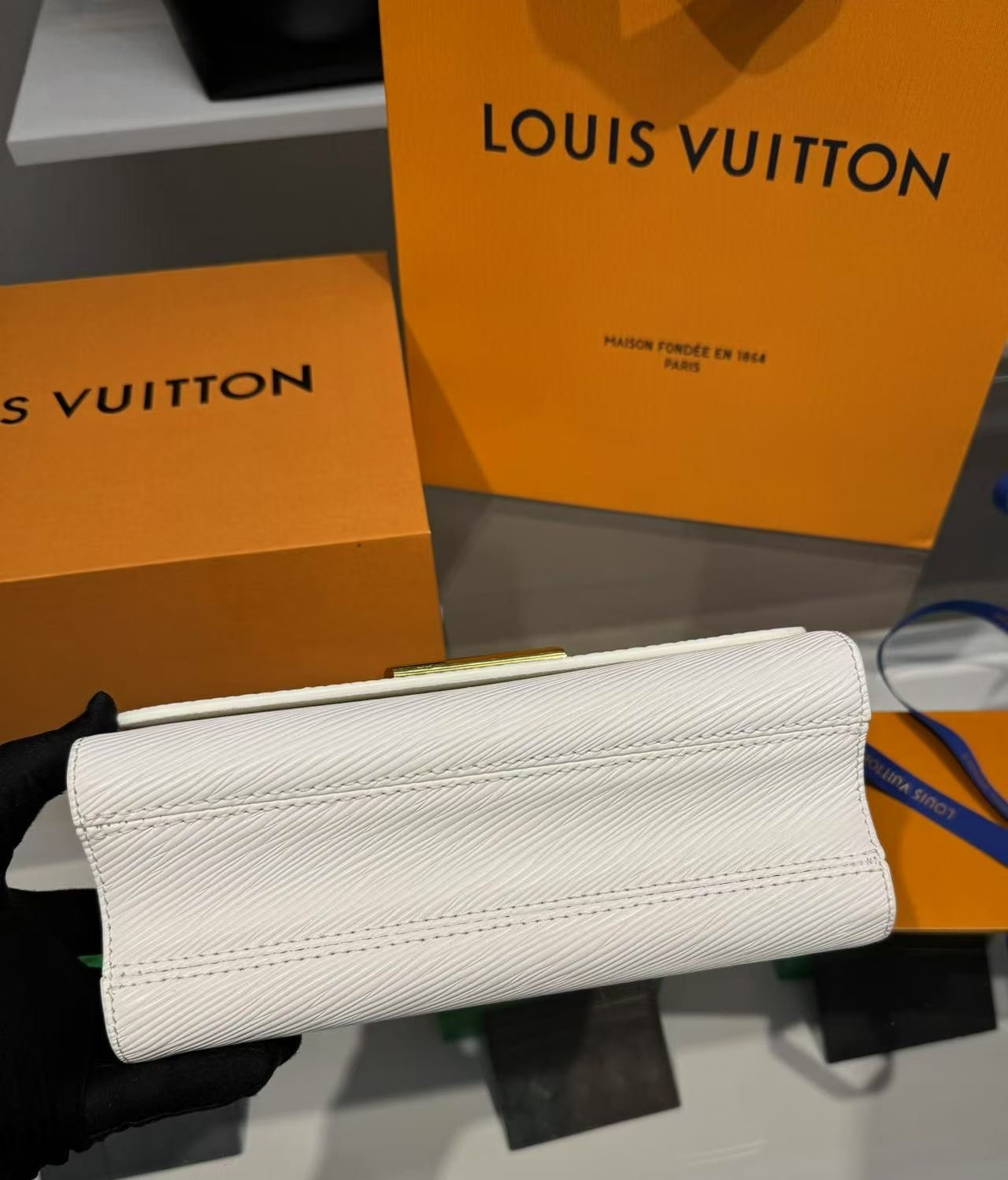 L0vis Vvtt0n Twist Epi White For Women, Women’s Handbags, Shoulder And Crossbody Bags 9in/23cm LV