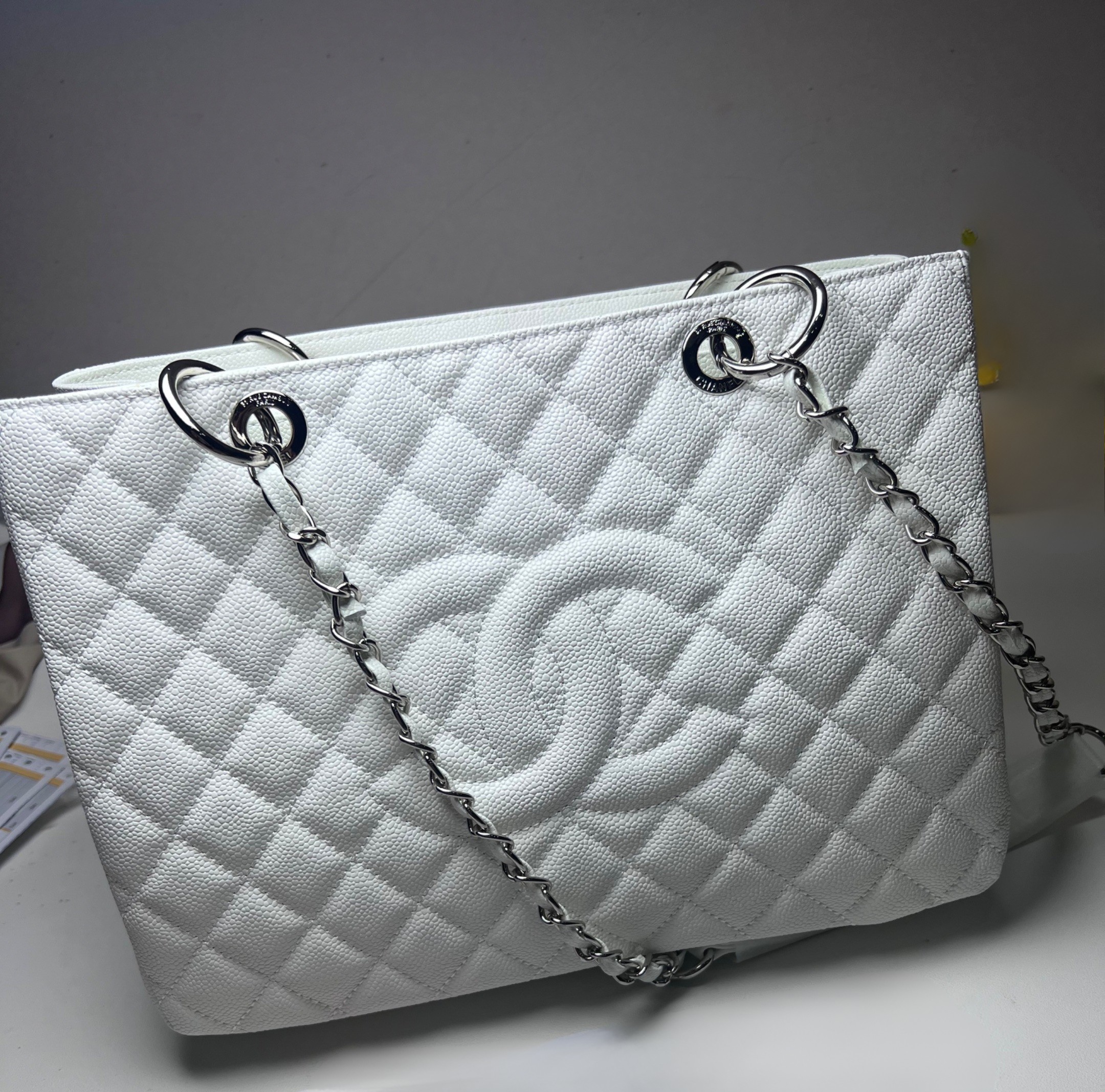 Ch**el Chain Tote Shoulder Bag White For Women 13in / 33cm A50995