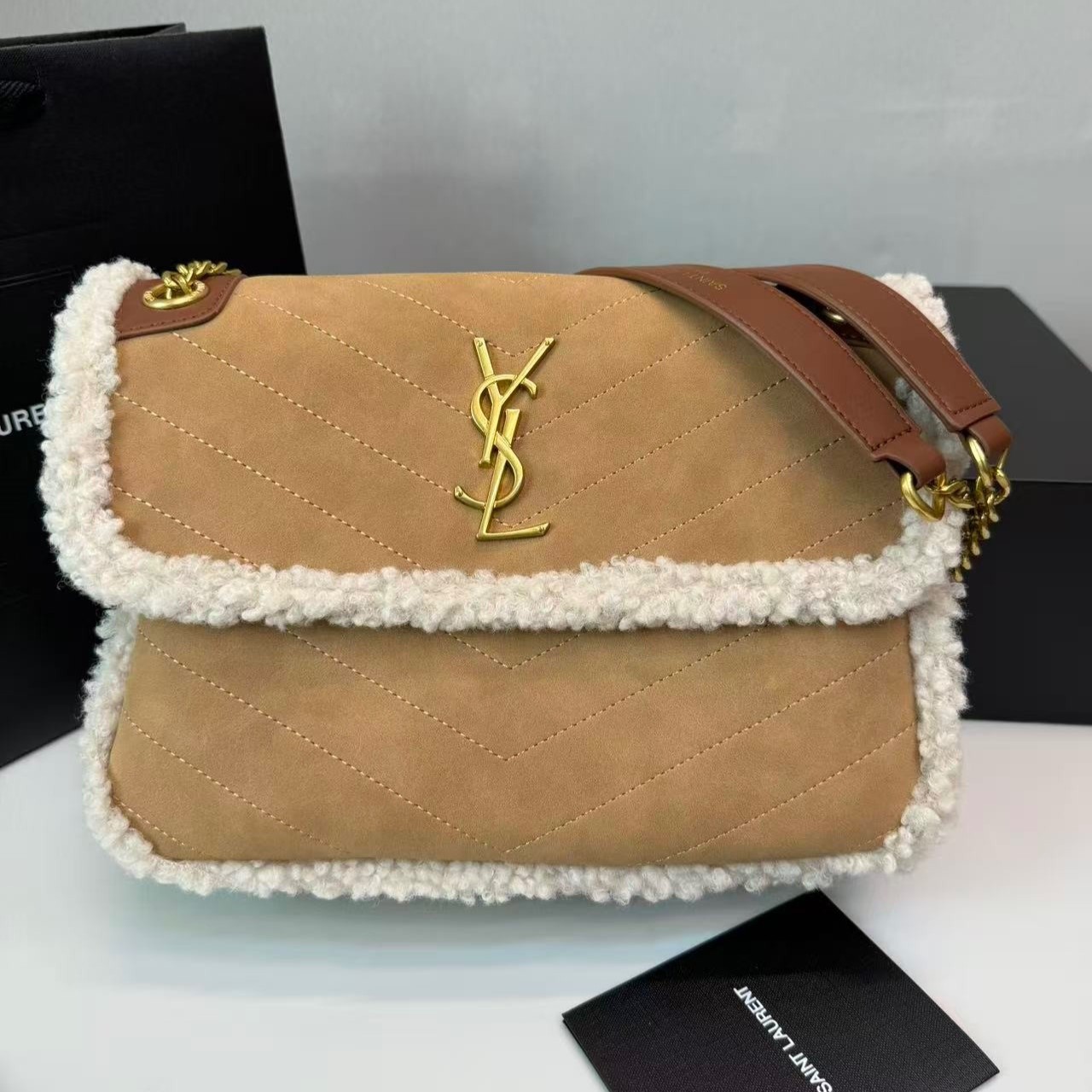 Sa1nt Lau*nt Taupe Shearling Medium Niki Bag Brown For Women, Women’s Bags 8.66in/22cm Y51‎