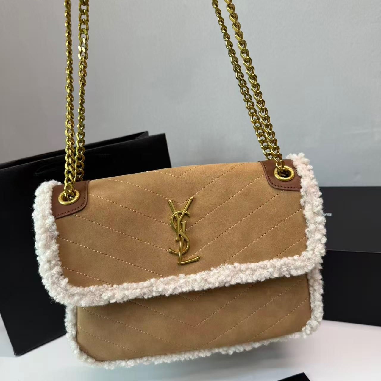 Sa1nt Lau*nt Taupe Shearling Medium Niki Bag Brown For Women, Women’s Bags 8.66in/22cm Y51‎