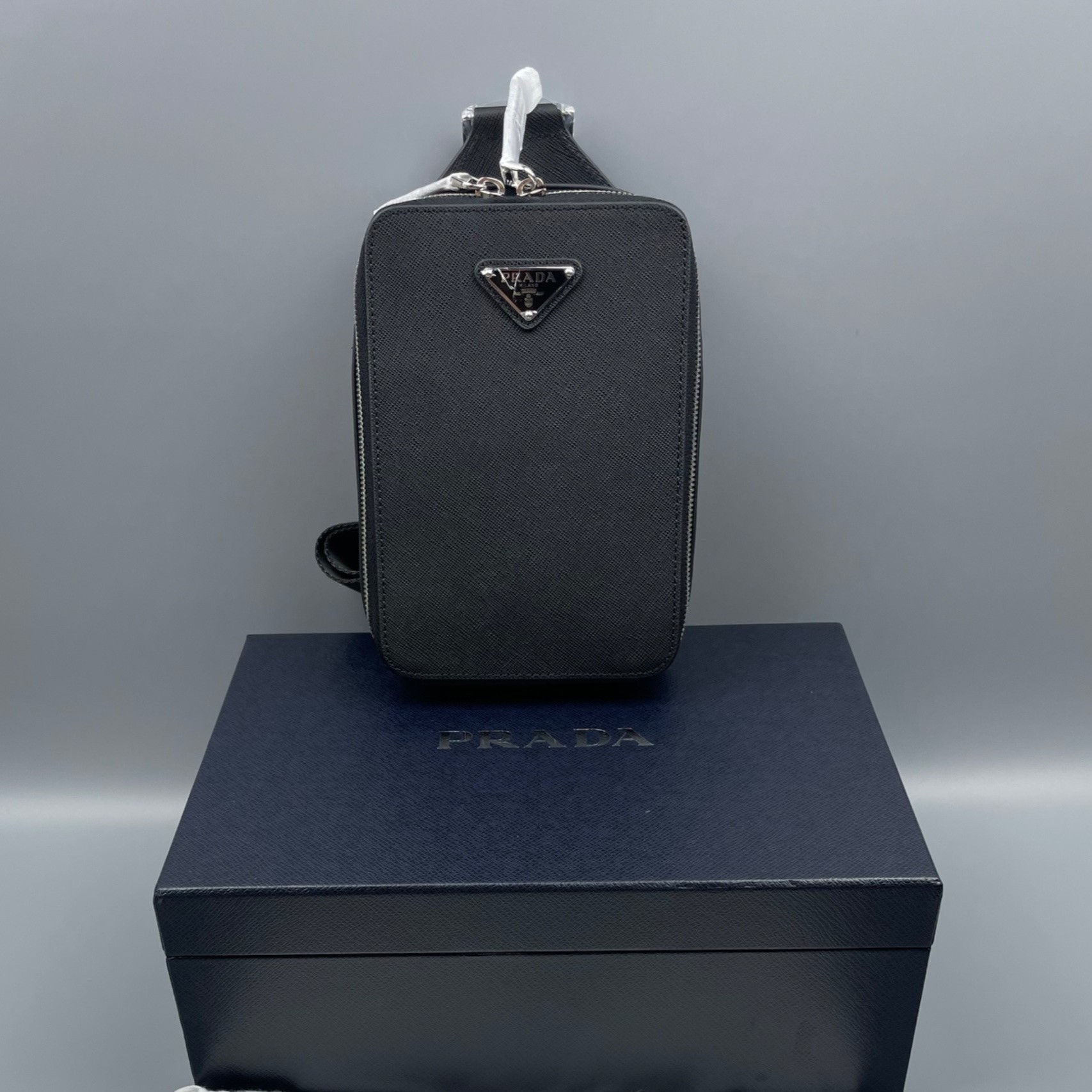 [True-to-ORIGINAL] Pra*a Leather Shoulder Bag Black For Men 5.5in/14cm 2VZ106_9Z2_F0002_V_OOO