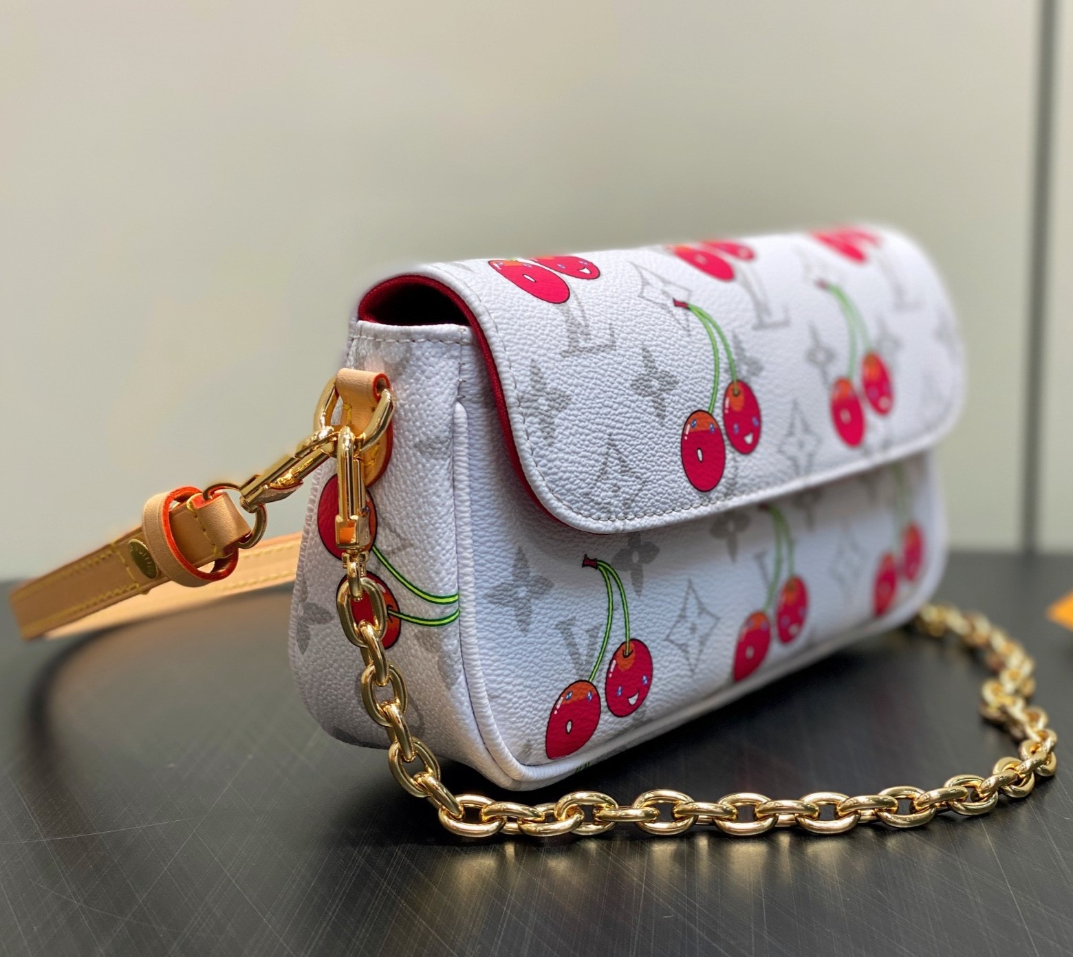 [True-to-ORIGINAL] L0vis Vvtt0n LV x TM Wallet On Chain Ivy Cherry Canvas For Women 9.3in/24cm M14239