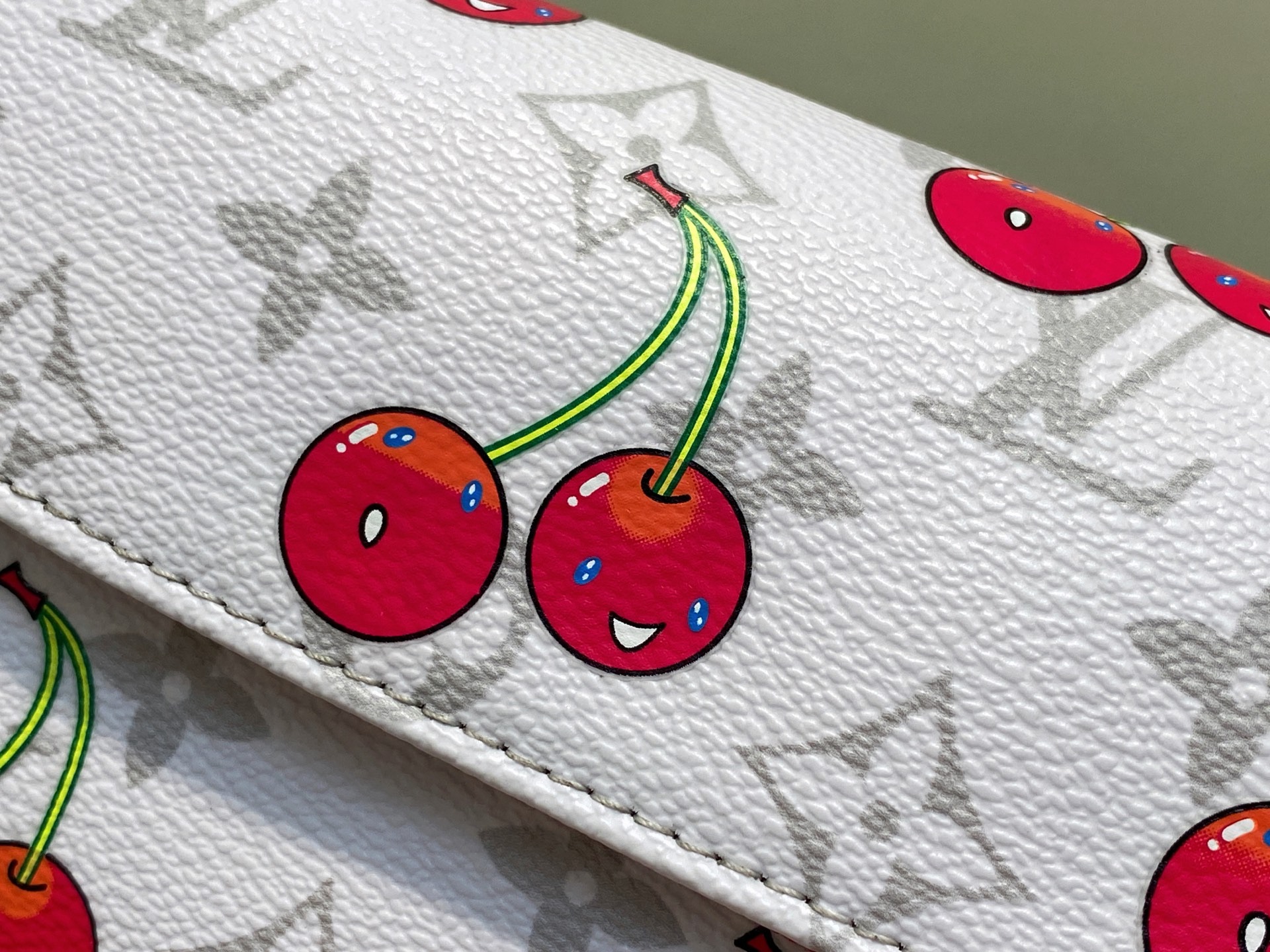 [True-to-ORIGINAL] L0vis Vvtt0n LV x TM Wallet On Chain Ivy Cherry Canvas For Women 9.3in/24cm M14239