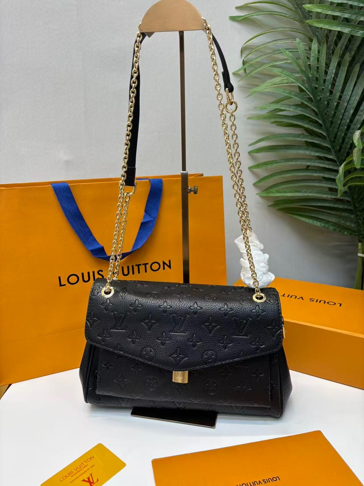 L0vis Vvtt0n Anytime Flap Bag Black For Women 11.6in/29.5cm M14604