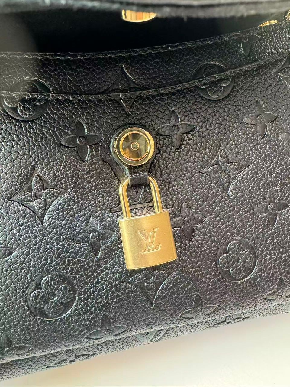 L0vis Vvtt0n Anytime Flap Bag Black For Women 11.6in/29.5cm M14604