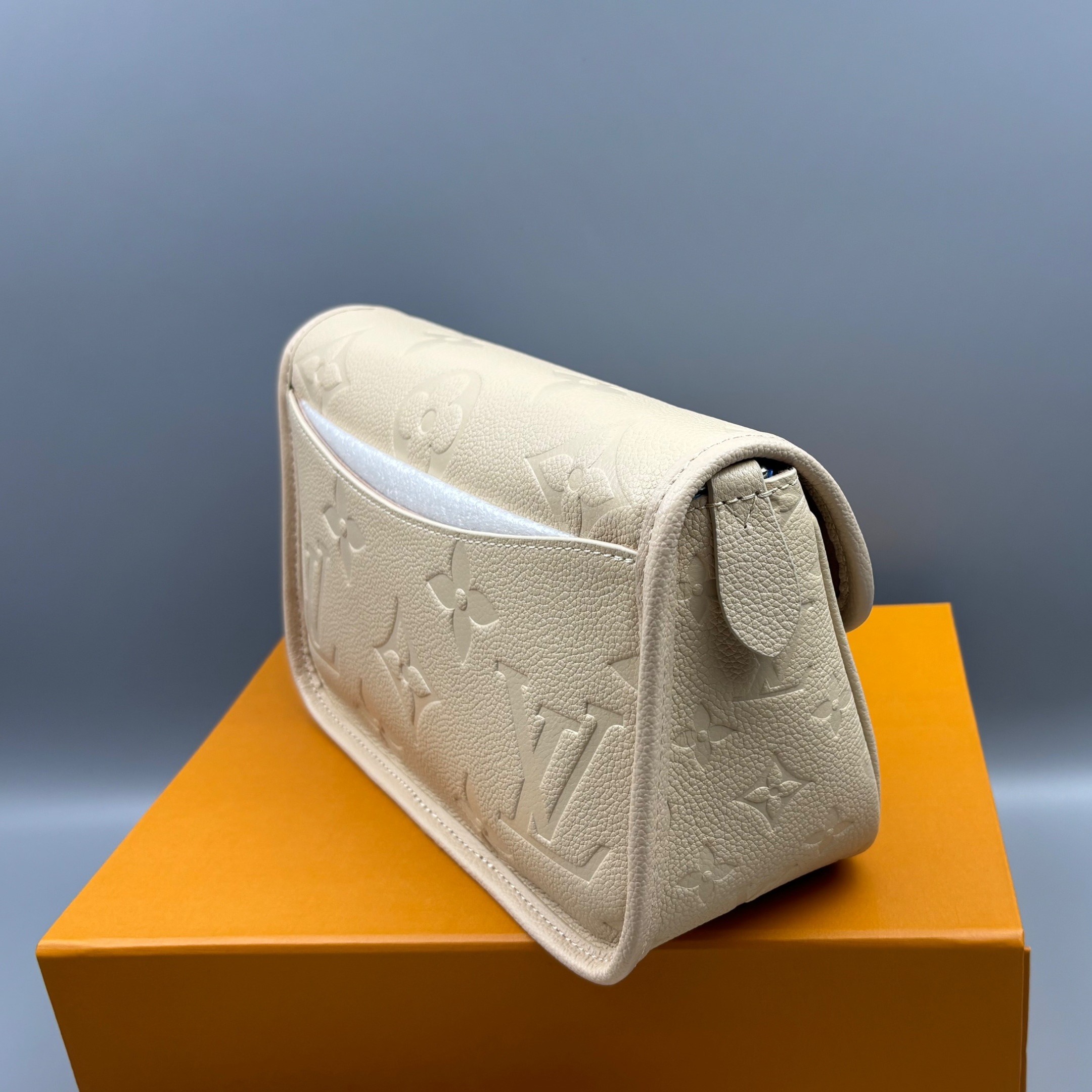 [True-to-ORIGINAL] L0vis Vvtt0n Diane Sand For Women 9.4in/24cm M13231