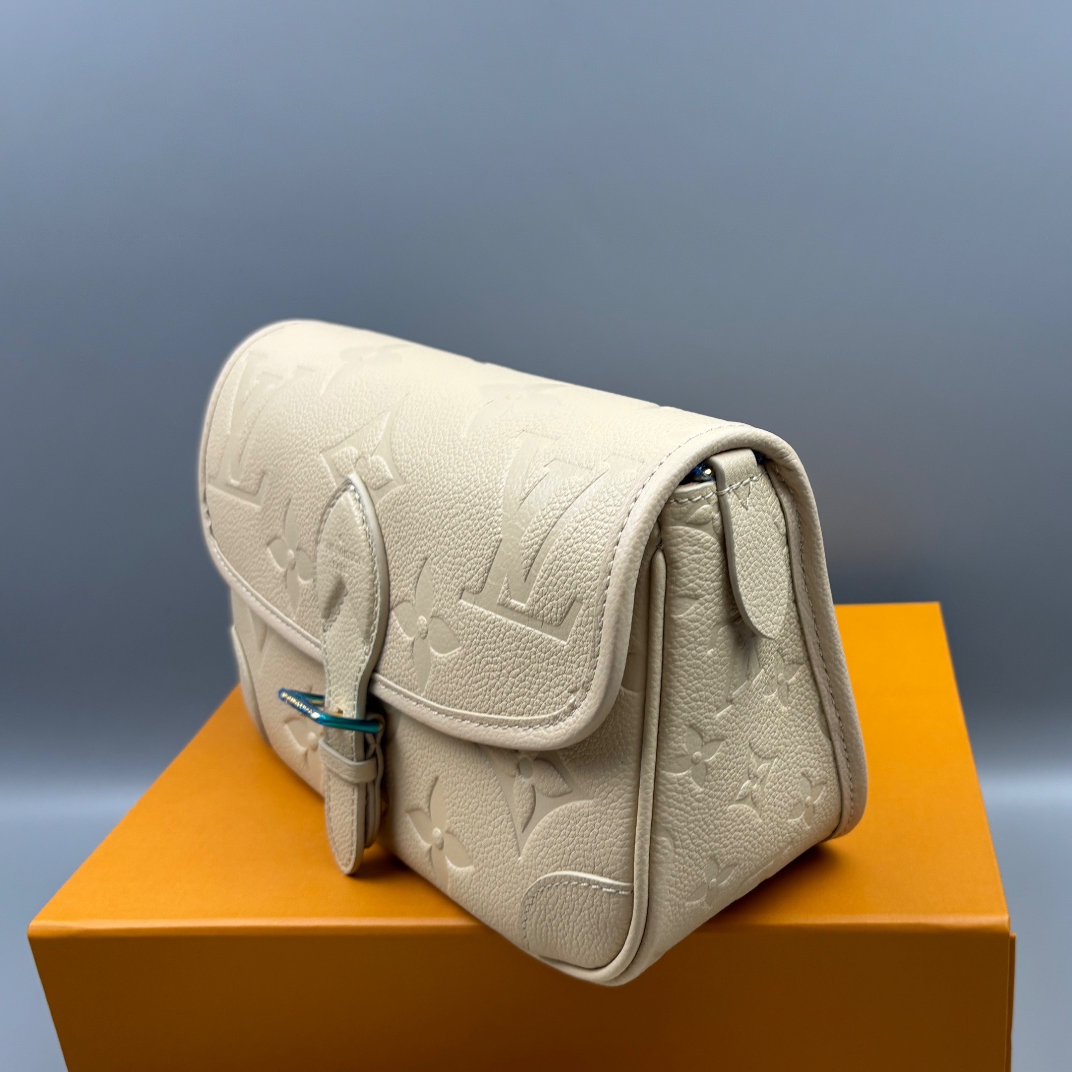 [True-to-ORIGINAL] L0vis Vvtt0n Diane Sand For Women 9.4in/24cm M13231