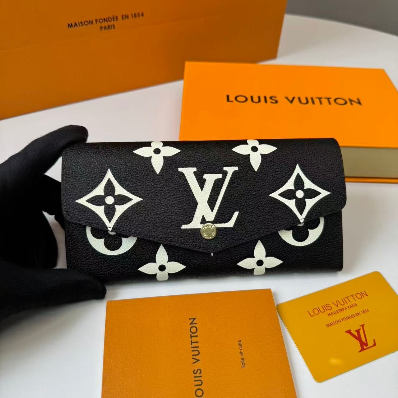 L0vis Vvtt0n Sarah Wallet Black And Beige For Women 19cm/7.5in – M80496