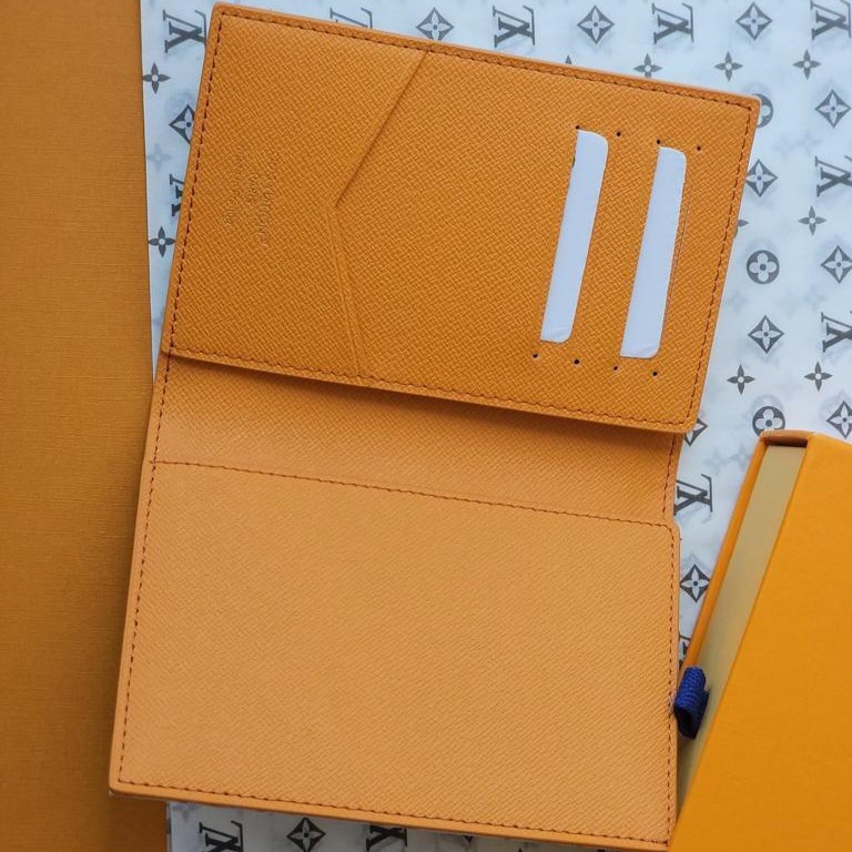 L0vis Vvtt0n Passport Cover Monogram Dune For Women 5.5in/14cm