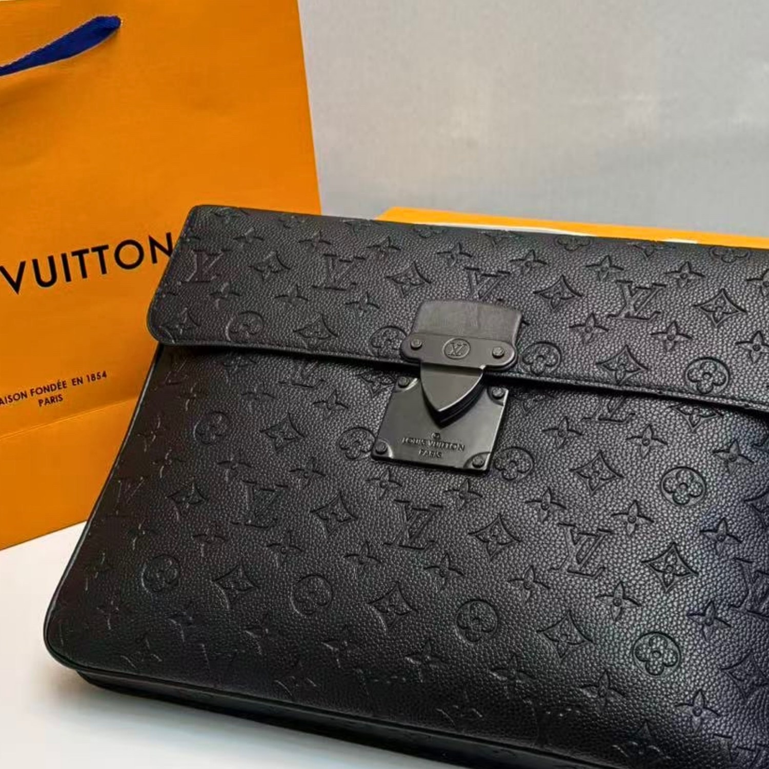 L0vis Vvtt0n S-Lock Briefcase Taurillon Monogram Black For Men, Men’s Bags, Shoulder And Crossbody Bags 14.6in/37cm LV M20835