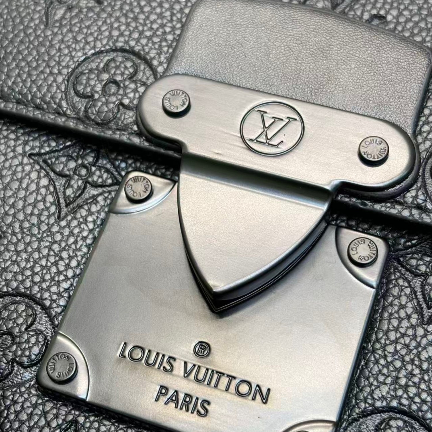 L0vis Vvtt0n S-Lock Briefcase Taurillon Monogram Black For Men, Men’s Bags, Shoulder And Crossbody Bags 14.6in/37cm LV M20835