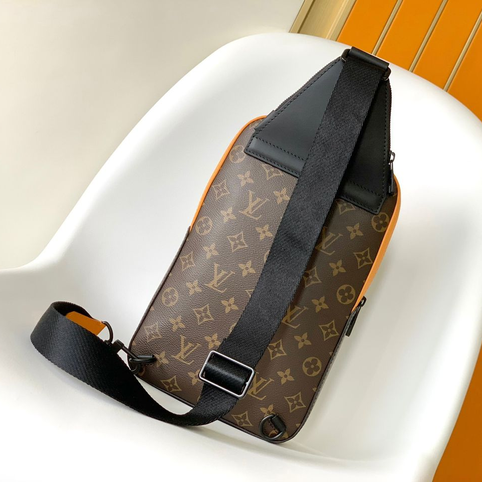 L0vis Vvtt0n Avenue NM Slingbag Brown For Men 31cm/ 12.2 in M46718