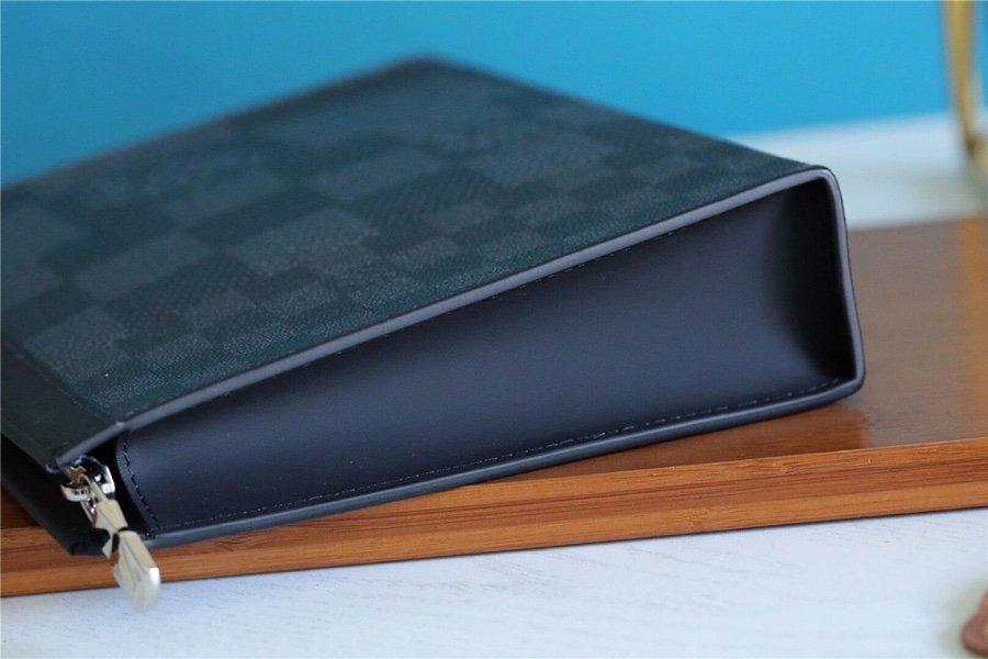 L0vis Vvtt0n Pochette Voyage MM Damier Graphite 3D Canvas Grey For Men, Men’s Travel Accessories 27cm LV N60444