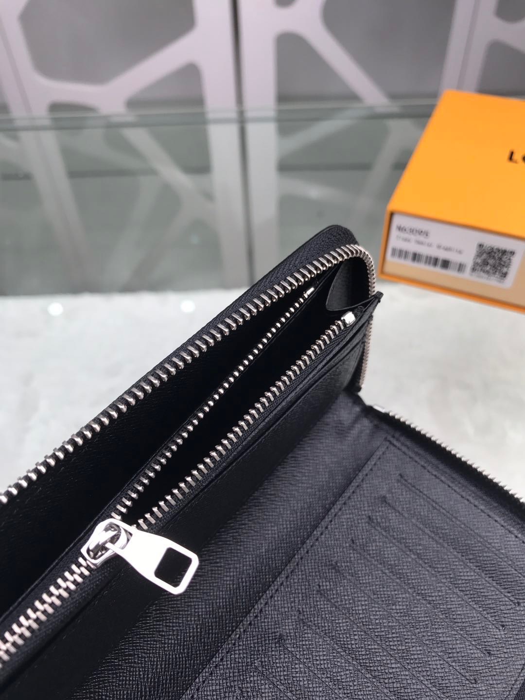 L0vis Vvtt0n Zippy Wallet Vertical Damier Graphite Canvas For Men, Men’s Wallet 7.9in/20cm LV N63095