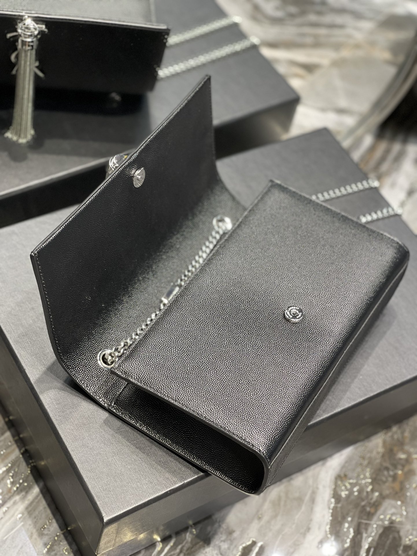 Sa1nt Lau*nt Kata Medium Chain Bag Black With Tassel For Women 9.4in/24cm Y51 354119BOW0N1000