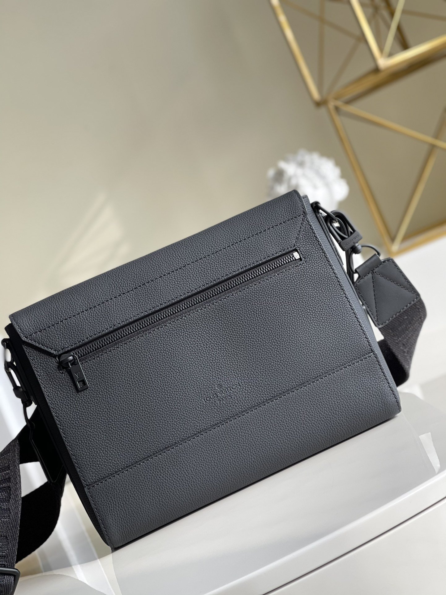 L0vis Vvtt0n Messenger Grain Black For Men, Men’s Bags, Shoulder And Crossbody Bags 11in/28cm LV M57080