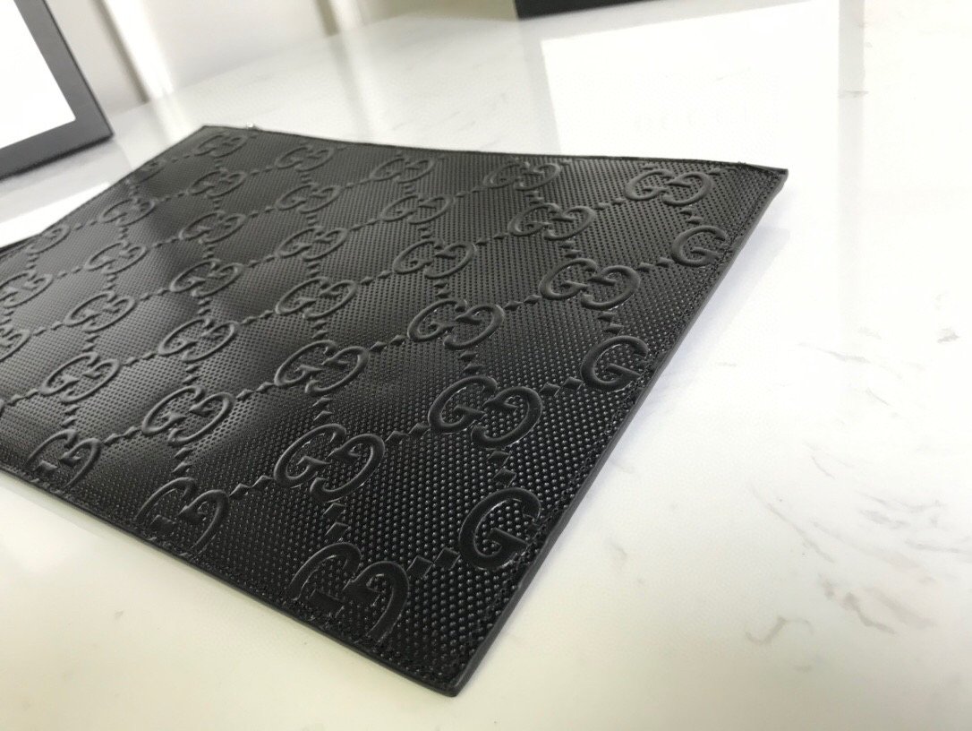 Gvc*1 GG Embossed Pouch Black For Men, Men’s Pouch 12in/31cm GG 625569 1W3AN 1000