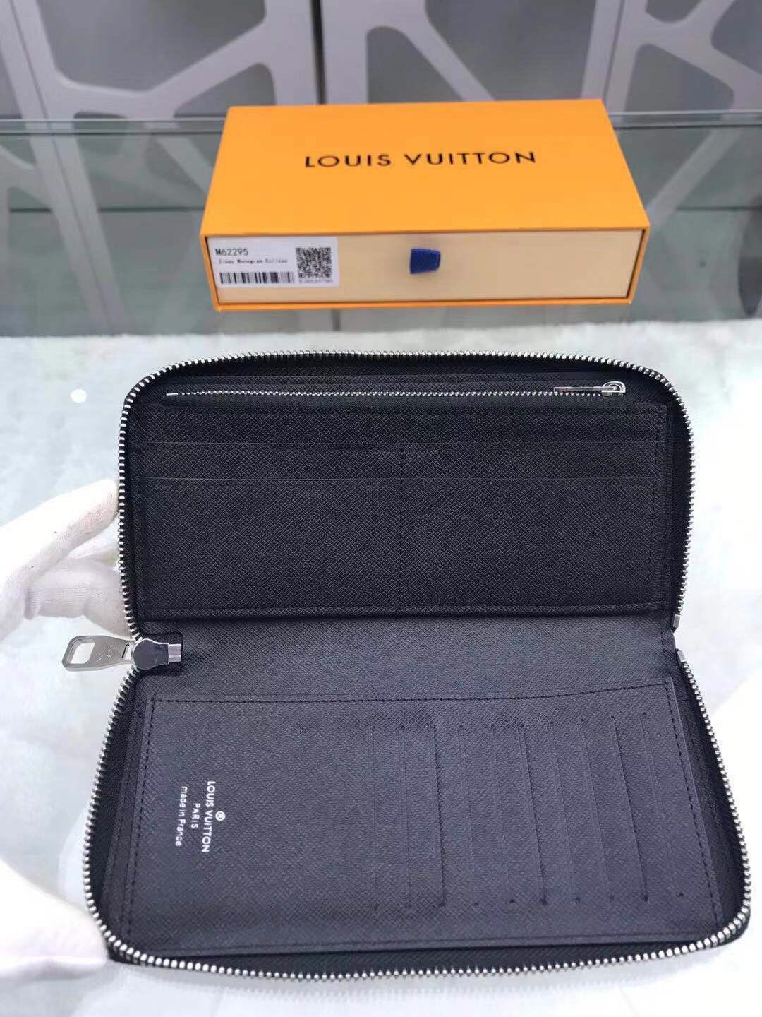 L0vis Vvtt0n Zippy Wallet Vertical Monogram Eclipse Canvas For Men, Men’s Wallet 7.9in/20cm LV M62295