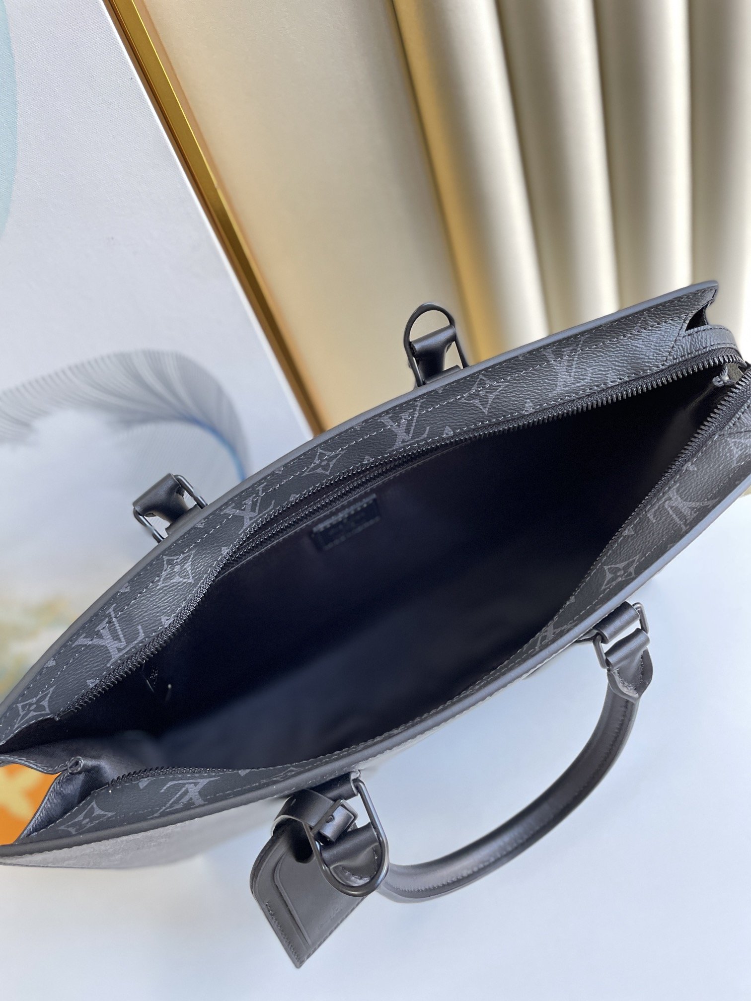 L0vis Vvtt0n Sac Plat Horizontal Zippe Monogram Eclipse For Men, Men’s Bags, Shoulder And Crossbody Bags 15.4in/39cm LV M45265